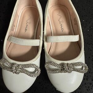Nina Kids Cream Dress Shoes with Rhinestone Bow